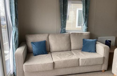 Hunstanton Otro | Stunning Caravan For Hire Nearby Hunstanton Beach In Norfolk Ref 23050S