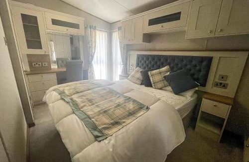 Saxmundham Otro | Stunning Caravan With Decking At Carlton Meres In Suffolk Ref 60009Mv