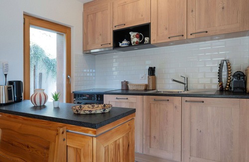 Chamoson Casa | Maravillosa casa de vacaciones privada para 6 personas con WIFI, TV, terraza y aparcamiento