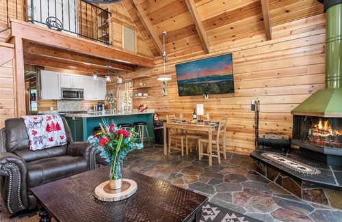 Fox Farm Chalet De Esquí | Stunning Chalet w/ Central AC. Close to Lake and Village- Spa, Fireplace and BBQ