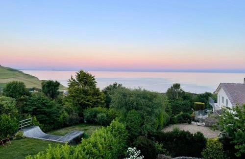 Charmouth Casa | Stunning Charmouth Property with Bay views!