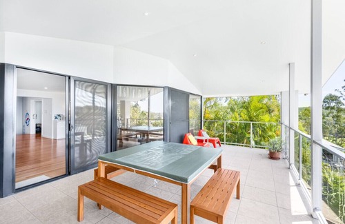 Holland Park West Casa | Stunning CityView 5BR w/Balcony near Malls/Uni/CBD