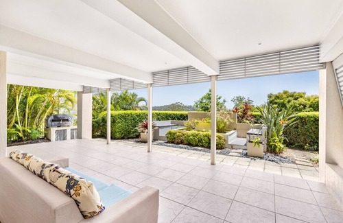 Holland Park West Casa | Stunning CityView 5BR w/Balcony near Malls/Uni/CBD