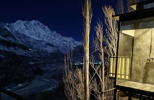 Hunza Chalet De Esquí | Stunning Cliff-edge 2-bedroom Chalet in Karimabad