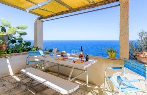 Gagliano del Capo Chalet De Esquí | Stunning cliff house with fantastic sea view (B)