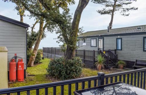 Corton Casa | Stunning Cliff Top Cottage - Uk48809