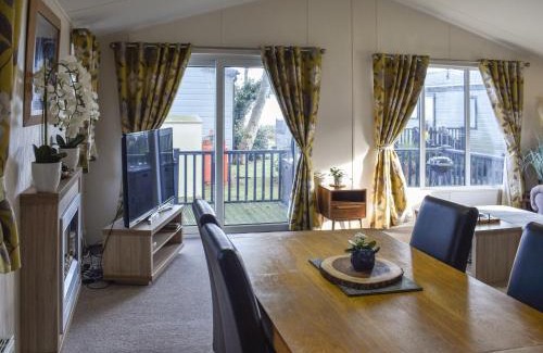 Corton Casa | Stunning Cliff Top Cottage - Uk48809