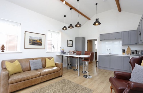 Hambleton Cabaña | Stunning Coach House with two bedrooms and parking