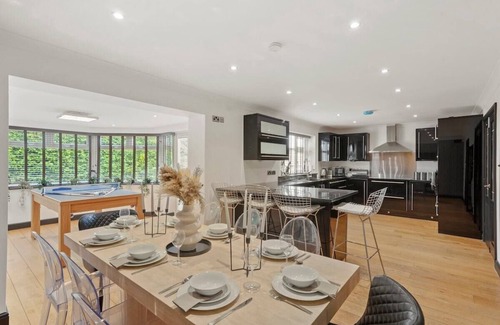 Hunmanby Casa | Stunning Coastal Retreat - Indoor Pool - Sauna