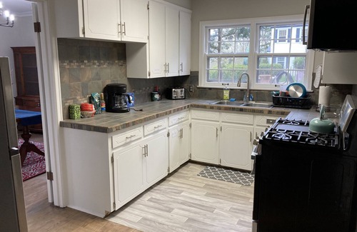 Council Bluffs Casa | Stunning Colonial Home In Historic Neighborhood