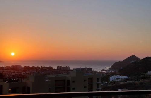 Libertad Condominio | Stunning Condo, Ocean, Sunrise and Marina Views, 5 Min to Marina, Fast Wifi