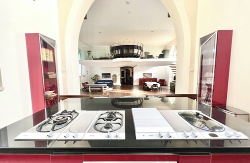 Uxbridge South Casa | Stunning converted church perfect for a weekend celebration