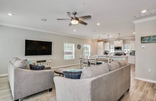 Ono Island Casa | Stunning Corner Townhome |Gulf Views |Beach Parking Pass |Dog Friendly |Free Golf |Beach Club |Pools