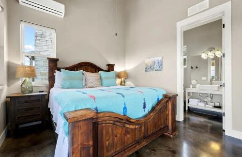 Dripping Springs Casa | Stunning Cottage with Fantastic Views for a Romantic Escape near Austin, Texas