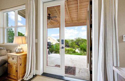 Dripping Springs Casa | Stunning Cottage with Fantastic Views for a Romantic Escape near Austin, Texas