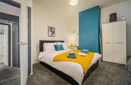 Hazel Grove Apartamento | Stunning Cottage, Sleeps 7, Parking, Smart TV, Long Term Disc, Perfect For Contractors, Professionals, Families & Leisure