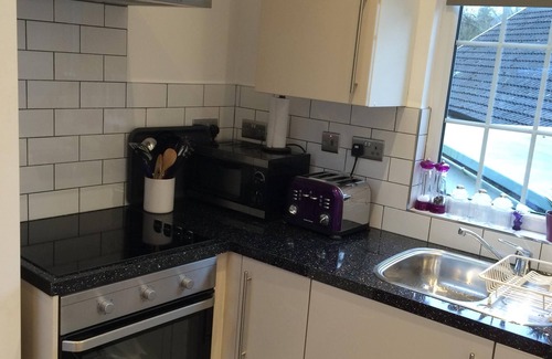 Taff's Well Apartamento | Impresionante, recientemente renovado campo de estudio con estufa de leña