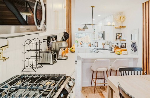 Kensington Casa | Stunning, Cozy, Smart Home in Trendy Fishtown - Movie Theater, Office, Rooftop