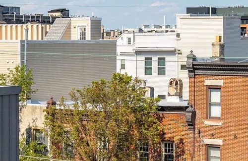 Kensington Casa | Stunning, Cozy, Smart Home in Trendy Fishtown - Movie Theater, Office, Rooftop