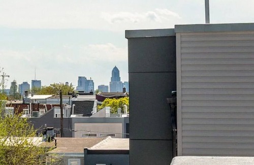 Kensington Casa | Stunning, Cozy, Smart Home in Trendy Fishtown - Movie Theater, Office, Rooftop
