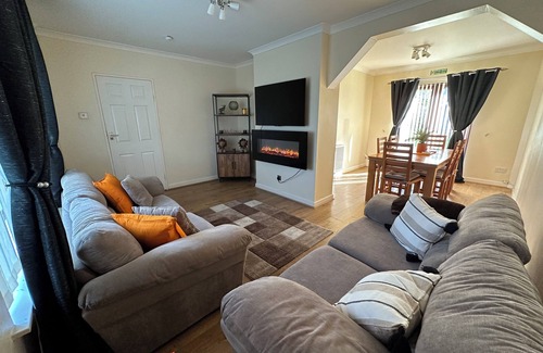Aberdeen Casa | Stunning cozy three bedroom house near ARI