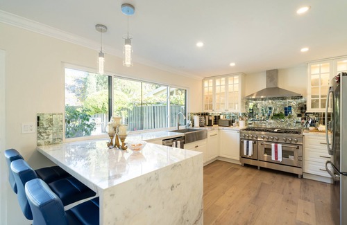 Bay Ho Casa | Stunning custom all new resort like, 5 luxury Private heated pool, near beach