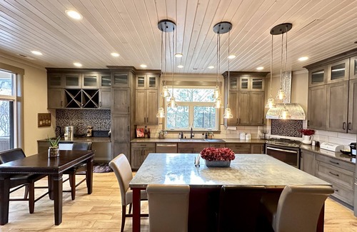 Billings Casa | Stunning custom comfy home in quiet NW Billings