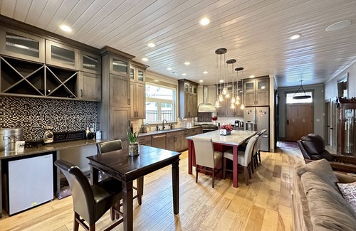 Billings Casa | Stunning custom comfy home in quiet NW Billings