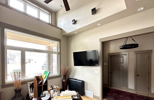 Billings Casa | Stunning custom comfy home in quiet NW Billings
