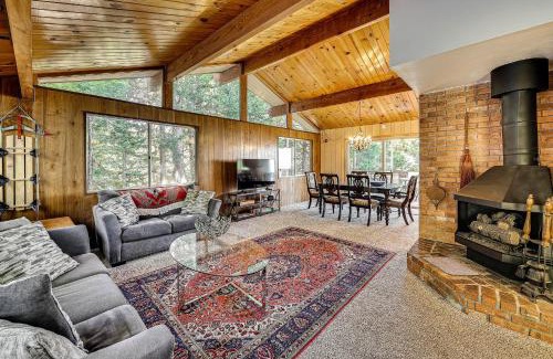 Running Springs Casa | Stunning Deck Views Cozy Running Springs Cabin