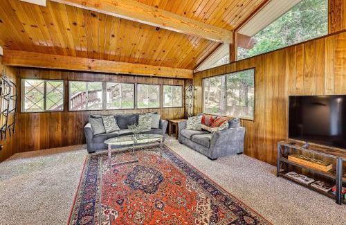 Running Springs Casa | Stunning Deck Views Cozy Running Springs Cabin