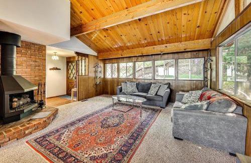 Running Springs Casa | Stunning Deck Views Cozy Running Springs Cabin