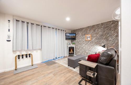 Truckee Apartamento | Stunning Deluxe King Studio #124 at Donner Lake Village