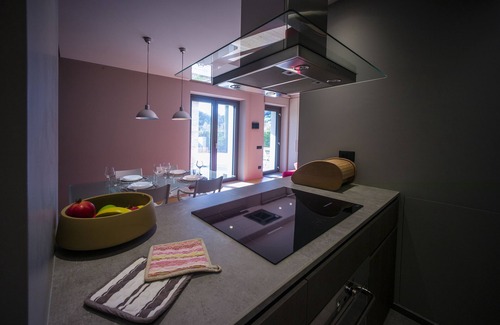 Frosinone Apartamento | Stunning design apartment in villa, with all amenities, close to hundred.