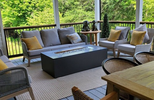 Greer Casa | Stunning, Designer 6 Bdrm Lake House, Relaxing Retreat, 15 Min from GSP!