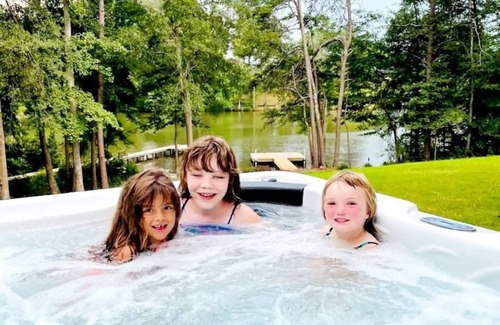 Greer Casa | Stunning, Designer 6 Bdrm Lake House, Relaxing Retreat, 15 Min from GSP!