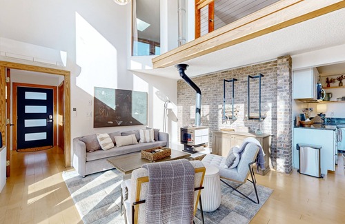 Alexander Casa | Stunning Dog-friendly Mountain Retreat with 4 BR and views