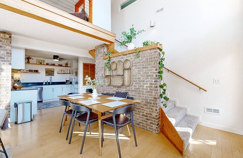 Alexander Casa | Stunning Dog-friendly Mountain Retreat with 4 BR and views