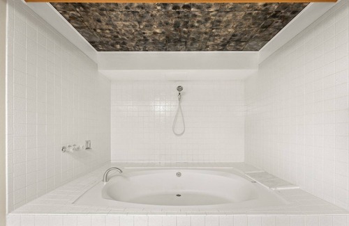 Hampden South Condominio | Stunning DTC Condo: Mountain Views, Pool, Parking!