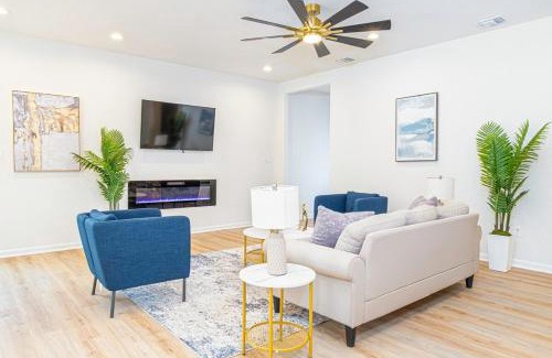 Denver Heights Casa | Stunning Elegance 4BR2.5 BA Near Vibrant Downtown