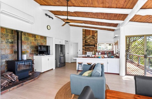 Morton Casa | Stunning escarpment views - 15 min from Mollymook Beach, boutique Milton village