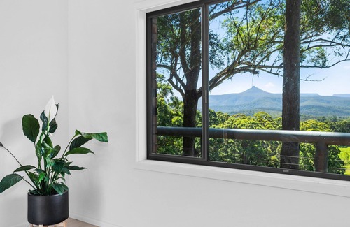 Morton Casa | Stunning escarpment views - 15 min from Mollymook Beach, boutique Milton village