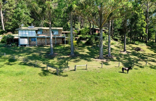 Morton Casa | Stunning escarpment views - 15 min from Mollymook Beach, boutique Milton village