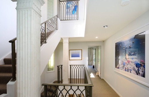 Main Beach Villa | Stunning, Exclusive, large 3 Bedroom & 3 Bathroom with private pool near beach