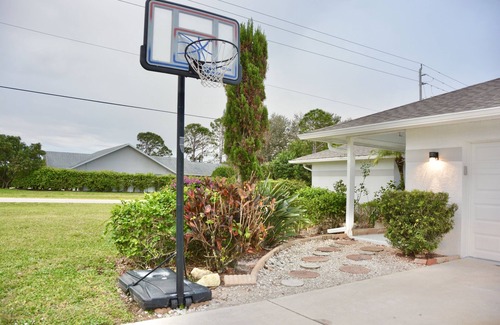 Willoughby Acres Casa | Stunning Family Home in Naples Florida by Beach