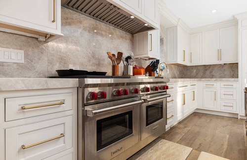 Middletown Casa | Stunning Farmhouse - Private Pool & Vintage Arcade - Close to Newport & Beaches