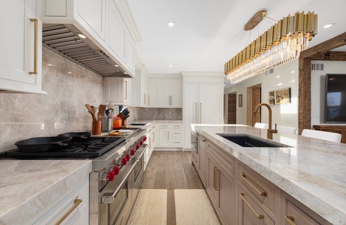 Middletown Casa | Stunning Farmhouse - Private Pool & Vintage Arcade - Close to Newport & Beaches