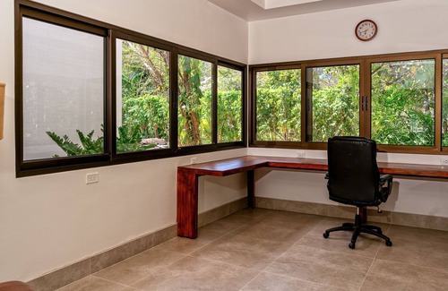 Bagaces Otro | Stunning Farmhouse, Private Pool, 7 BR, 8 BTH, Amazing fruit gardens, parking