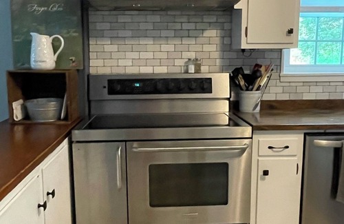Trumansburg Otro | Stunning Finger Lakes Farmhouse. Conveniently located near Ithaca.
