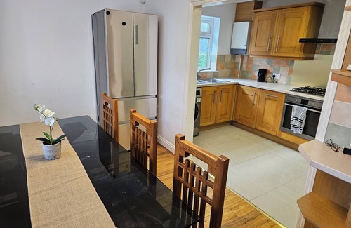 Carshalton Central Casa | Stunning four bedroom family home in Carshalton.
